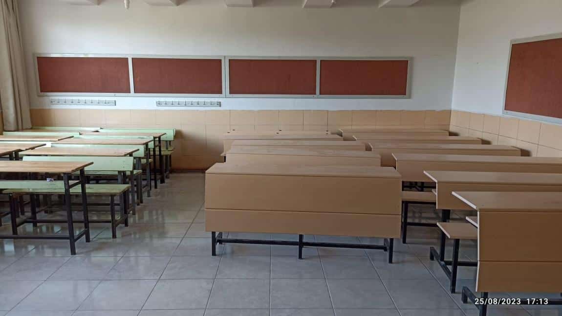 Sınıflarımız Yeni Sıra Masa ve Sandalyelerle Donatıldı